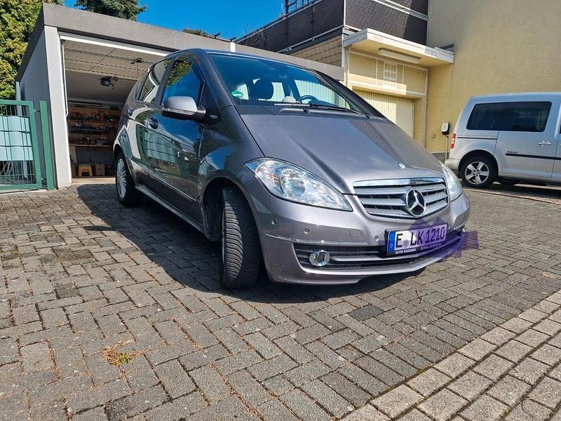 Grau Gebraucht 2010 Mercedes A160 Elegance Van / Kleinbus | 10.500 € (Teuer) - Bild 1/4