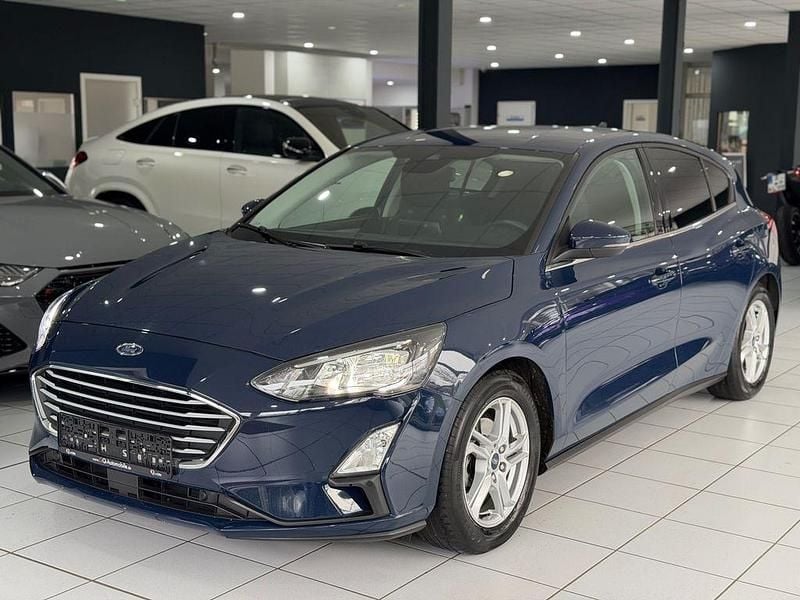 Blau Gebraucht 2020 Ford Focus Limousine | 12.990 € (Guter Preis) - Bild 1/4