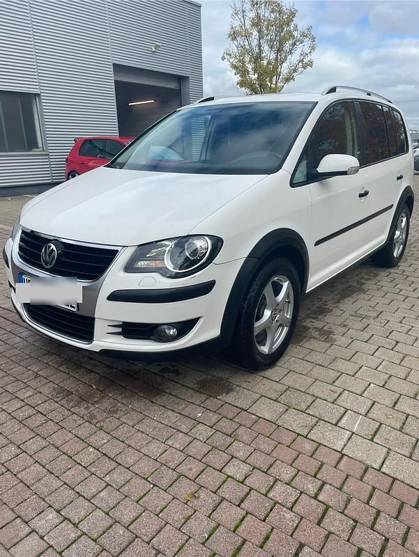 Weiß Gebraucht 2008 VW Touran Cross Van / Kleinbus | 6.300 € (Fairer Preis) - Bild 1/4