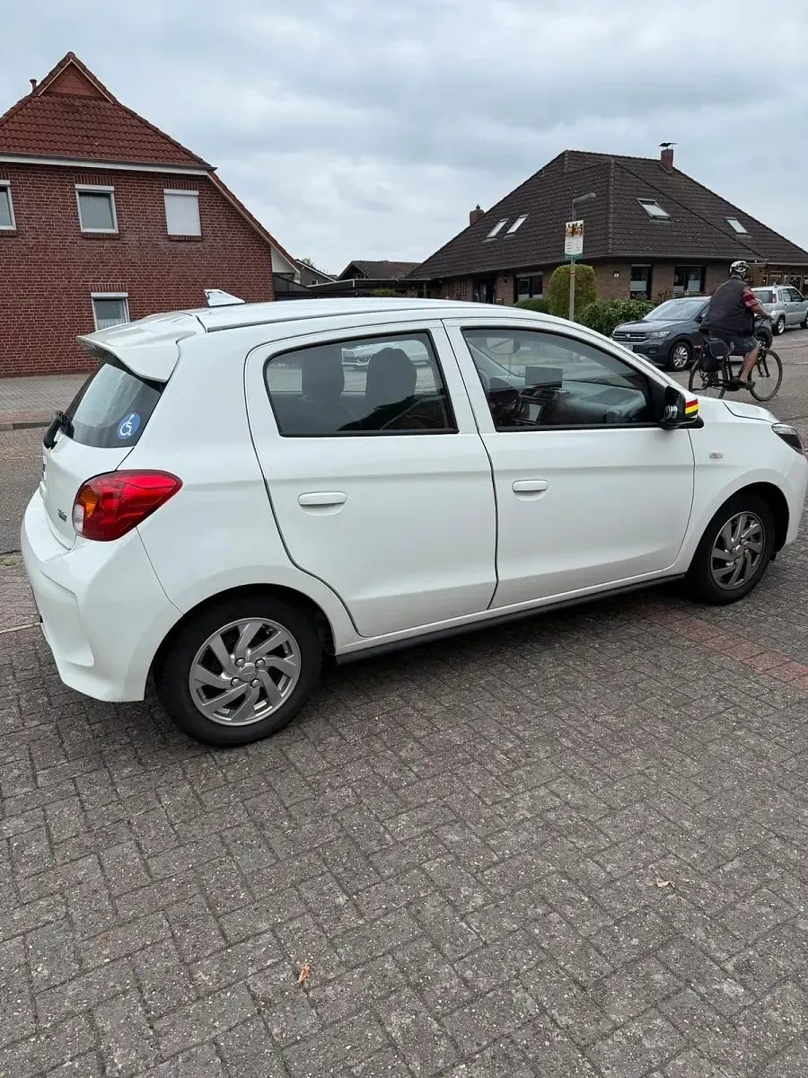 Gebraucht Mitsubishi Space Star 75 PS (55 kW) 2023 Weiß Kleinwagen