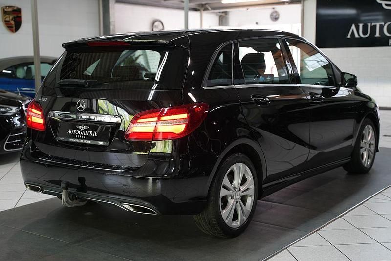 Gebraucht Mercedes B180 122 PS (89 kW) 2017 Schwarz Kleinwagen