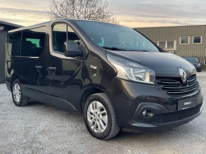 Second-hand Renault Trafic Expression 145 CP (106 kW) 2015 Negru Monovolum