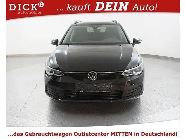 Gebraucht VW Golf VIII Life 150 PS (110 kW) 2024 Mythos black Kombi