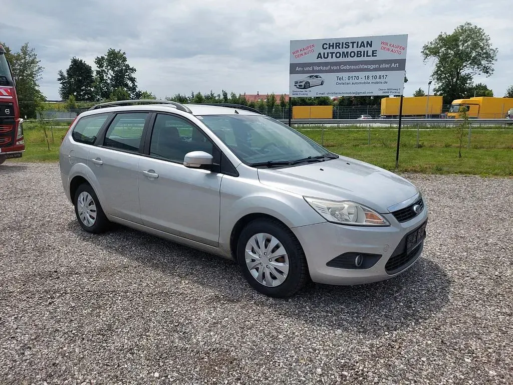 Gebraucht Ford Focus 109 PS (80 kW) 2009 Silber Limousine