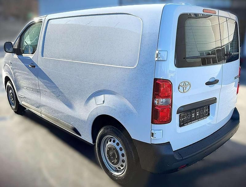 Gebraucht Toyota Proace 144 PS (105 kW) 2024 Ice white Van / Kleinbus