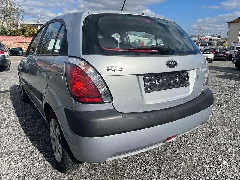 Gebraucht Kia Rio 97 PS (71 kW) 2008 Grau Limousine