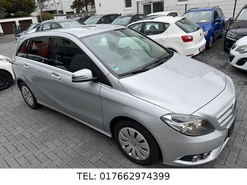 Silber Gebraucht 2014 Mercedes B180 Van / Kleinbus | 9.990 € (Guter Preis) - Bild 1/4