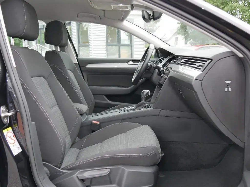 Gebraucht VW Passat Business 122 PS (89 kW) 2022 Deep black (metallic) Kombi