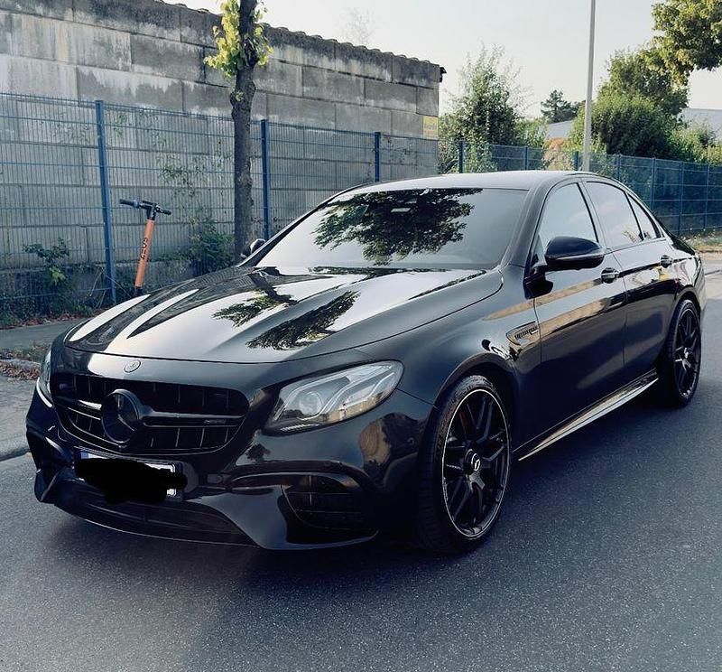 Schwarz Gebraucht 2017 Mercedes E63S AMG AMG Limousine | 43.500 € (Superpreis) - Bild 1/4
