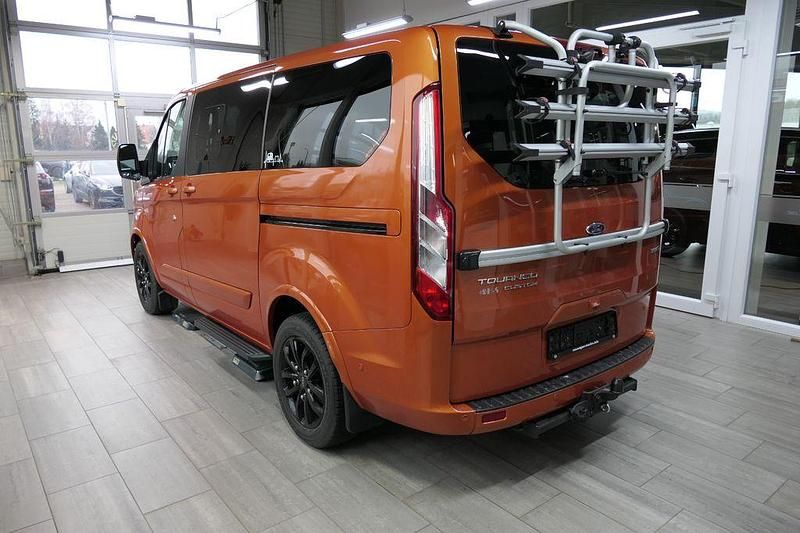 Gebraucht Ford Tourneo Titanium 185 PS (136 kW) 2021 Orange Kombi