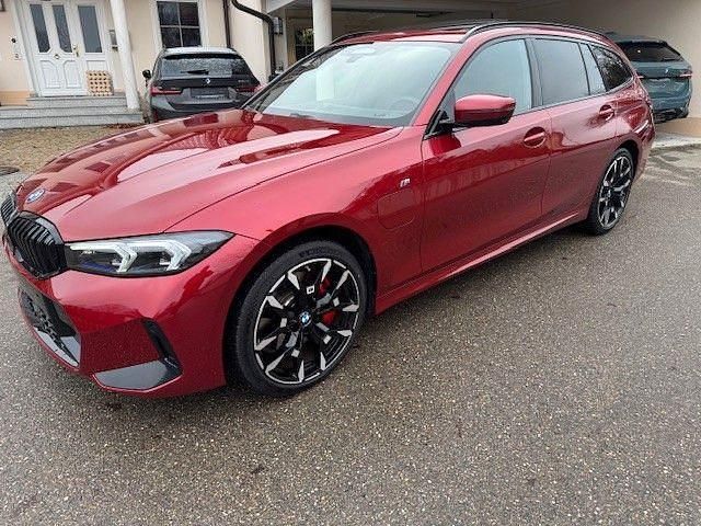 Gebraucht BMW 330e M Sport 292 PS (214 kW) 2024 Rot Kombi