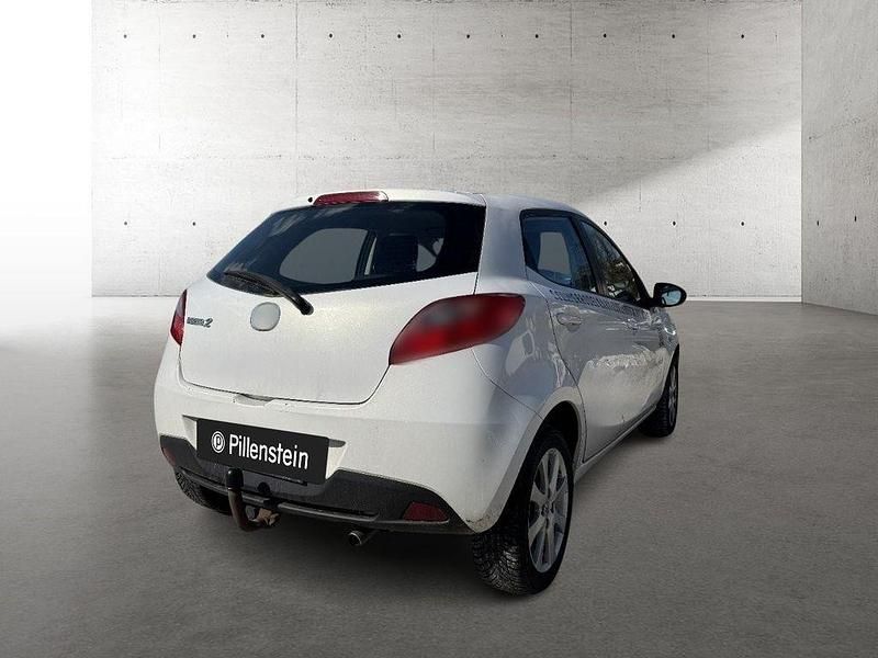 Gebraucht Mazda 2 Active 84 PS (61 kW) 2011 Weiß Kleinwagen
