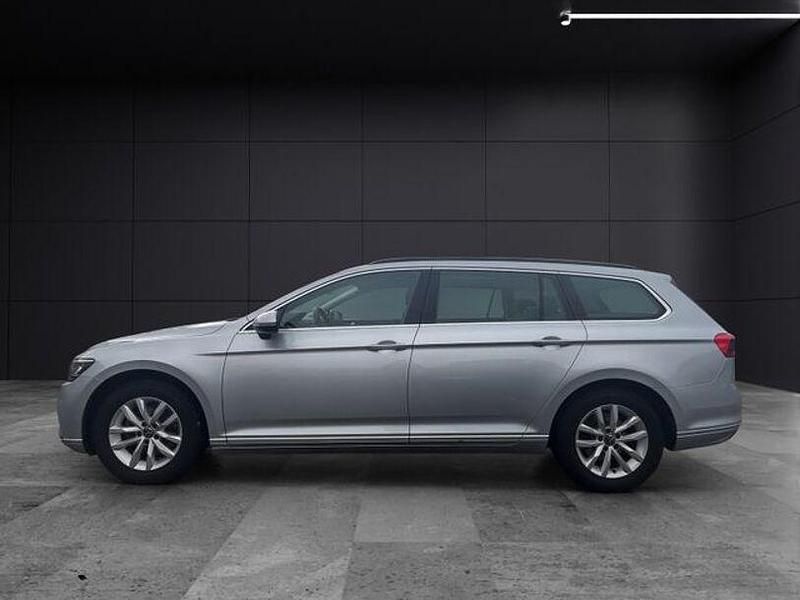Gebraucht VW Passat Business 150 PS (110 kW) 2022 Scale silver metallic Kombi