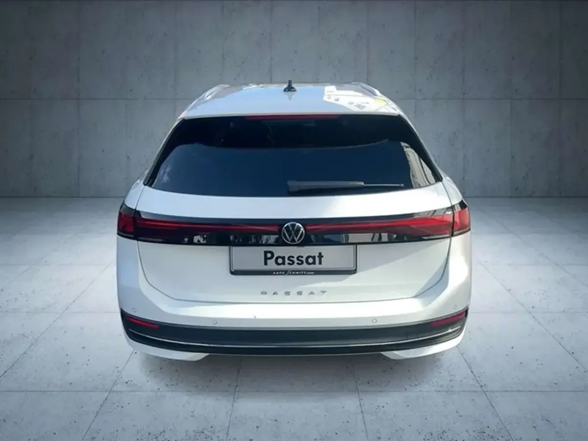 Gebraucht VW Passat Business 150 PS (110 kW) 2025 Weiß Kombi
