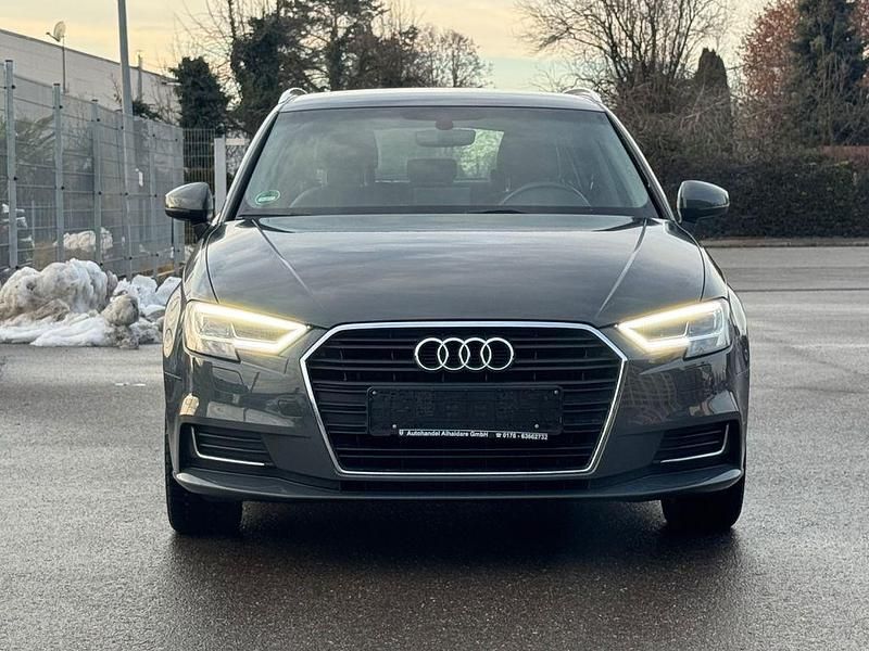 Gebraucht Audi A3 Comfort 150 PS (110 kW) 2017 Grau Limousine