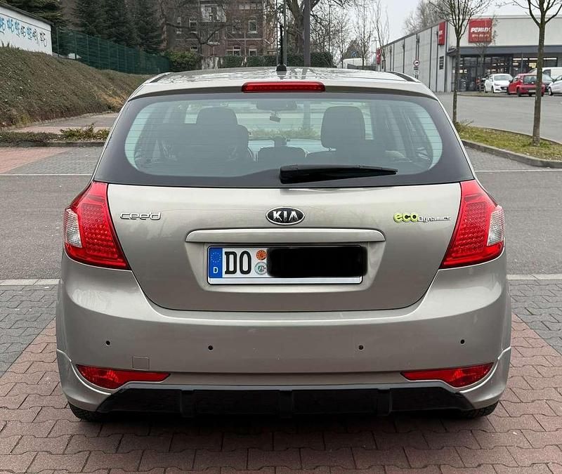 Gebraucht Kia Ceed Spirit 128 PS (94 kW) 2012 Kleinwagen