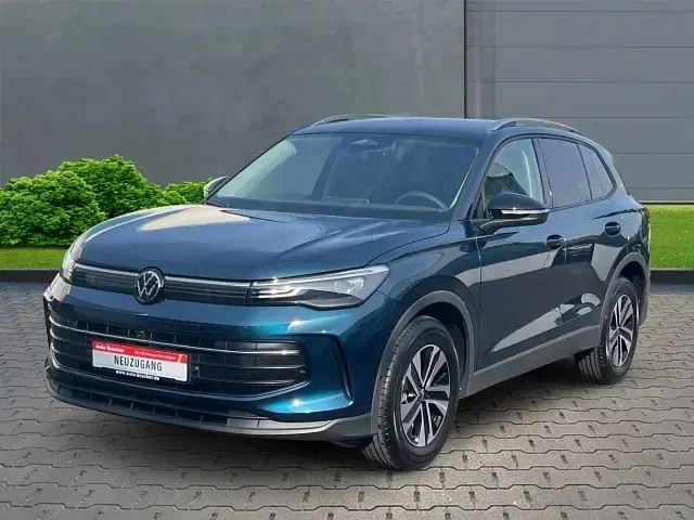 Neu VW Tiguan Life 150 PS (110 kW) 2026 Blau SUV