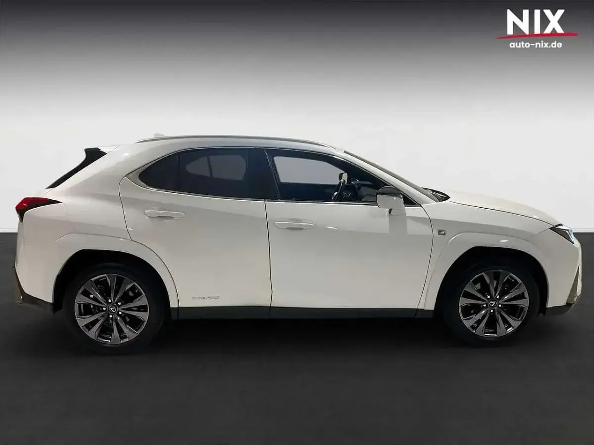 Gebraucht Lexus UX 250h Sport Line 184 PS (135 kW) 2022 Weiß SUV
