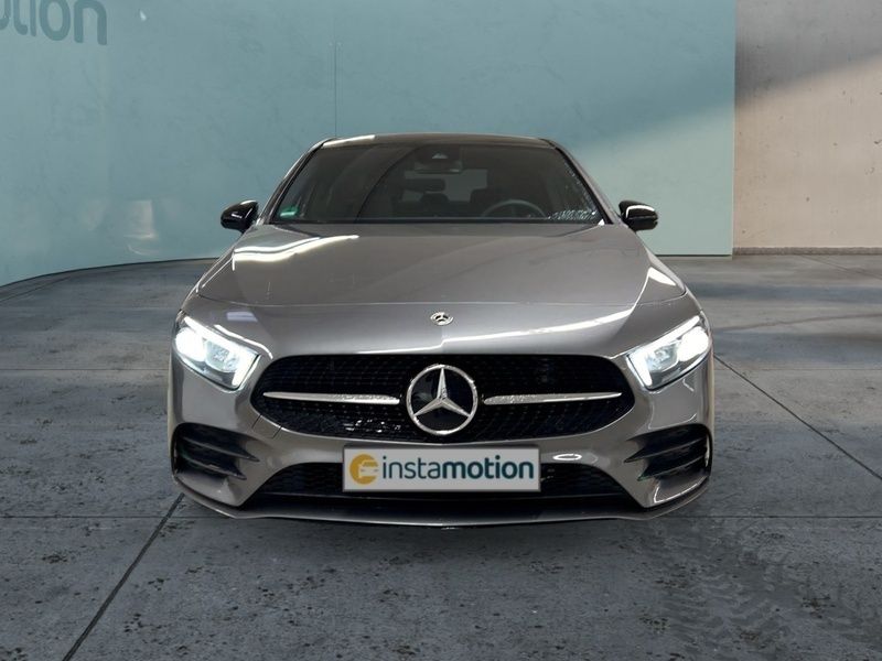 Grau Gebraucht 2022 Mercedes A200 Edition Limousine | 48.780 € - Bild 1/3