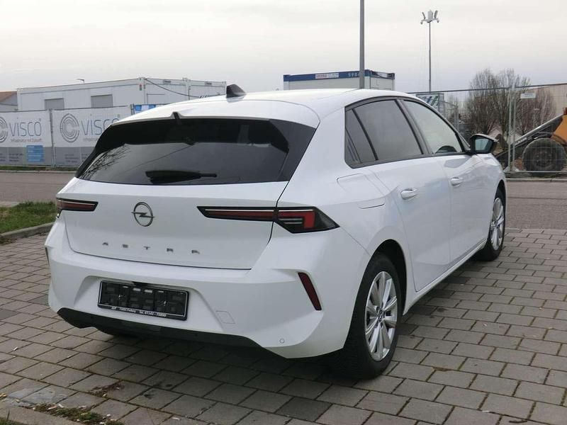 Second-hand Opel Astra Enjoy 110 CP (80 kW) 2023 Alb Berlinǎ