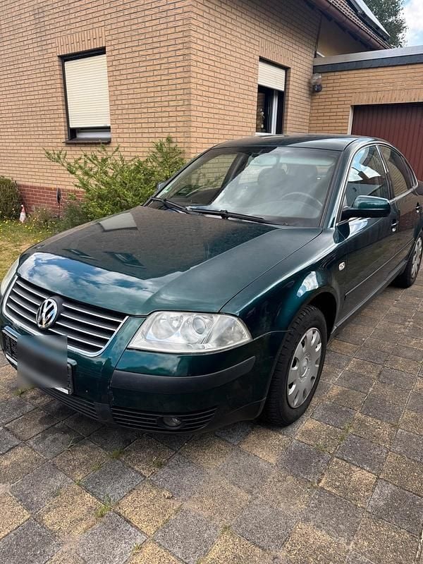 Grün Gebraucht 2003 VW Passat Limousine | 1.100 € (Superpreis) - Bild 1/4