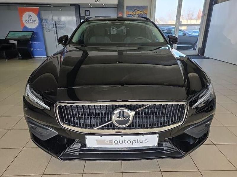 Gebraucht Volvo V60 Core 197 PS (144 kW) 2022 Schwarz Kombi