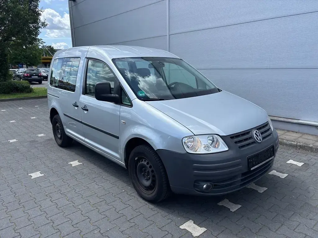 Używany VW Caddy Life 102 KM (75 kW) 2009 Srebrny Minivan