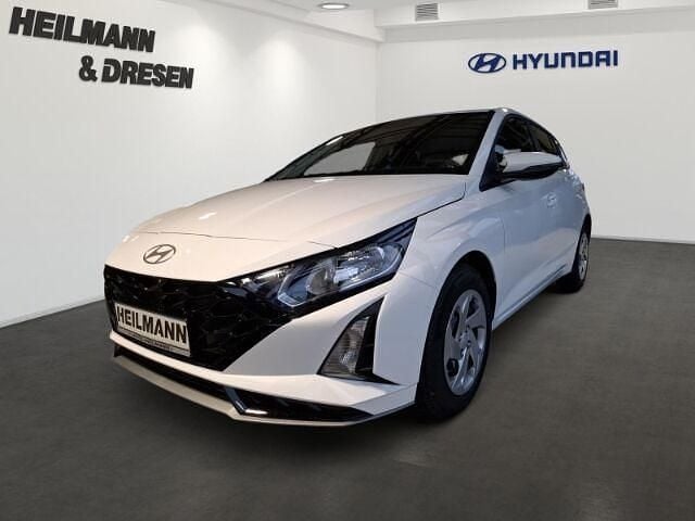 Weiss Gebraucht 2024 Hyundai i20 Select Limousine | 18.950 € (Fairer Preis) - Bild 1/4
