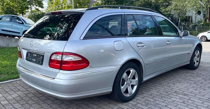 Gebraucht Mercedes E240 177 PS (130 kW) 2003 Silber Limousine