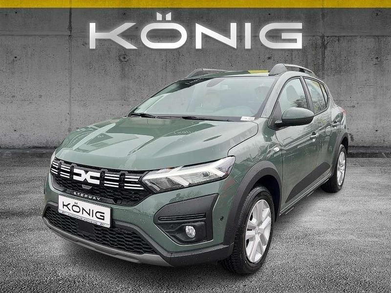 Gebraucht Dacia Sandero Expression 91 PS (66 kW) 2024 Safarigrüngrau Limousine