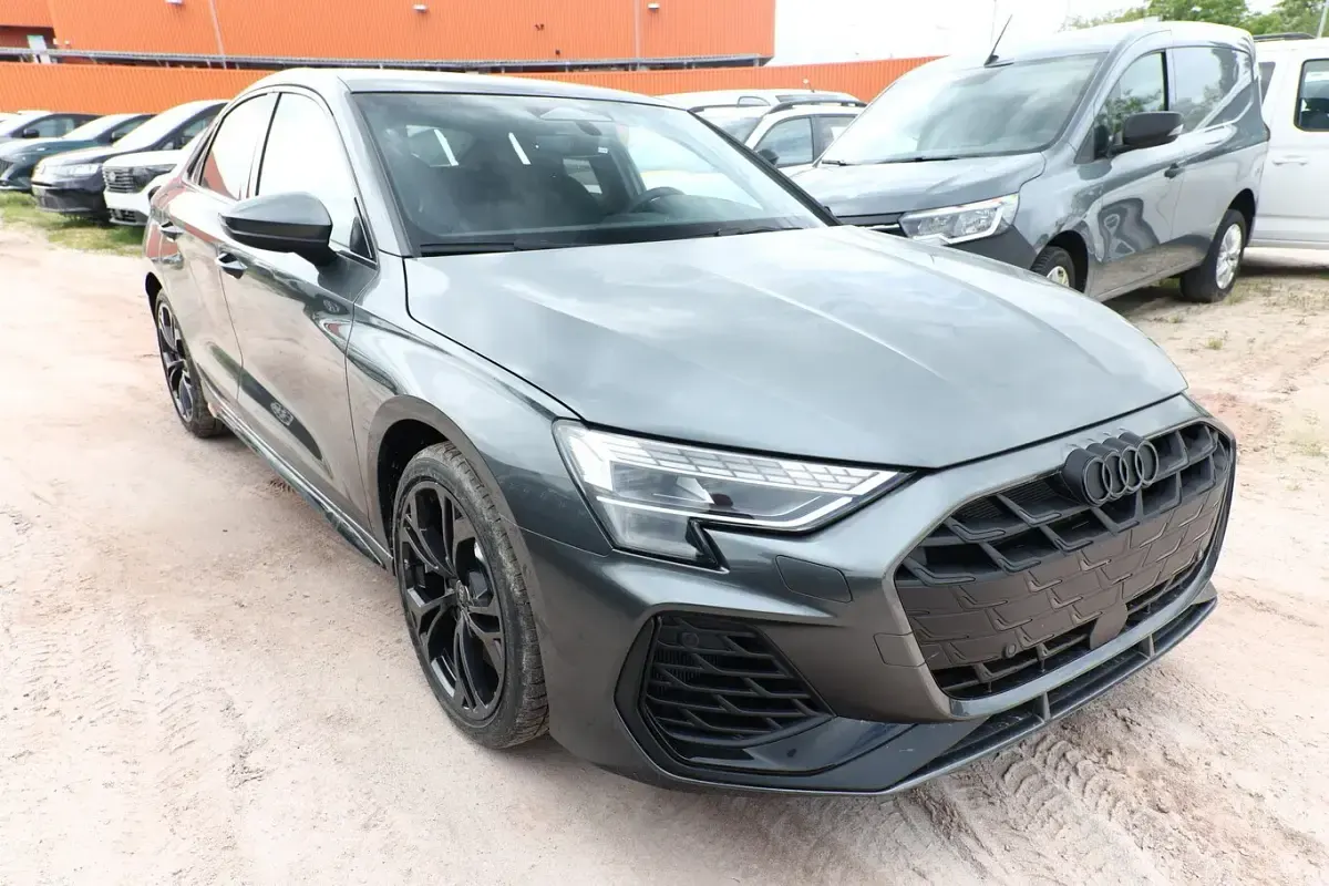 Neu Audi S3 Advanced 333 PS (244 kW) 2026 Grau metallic Limousine