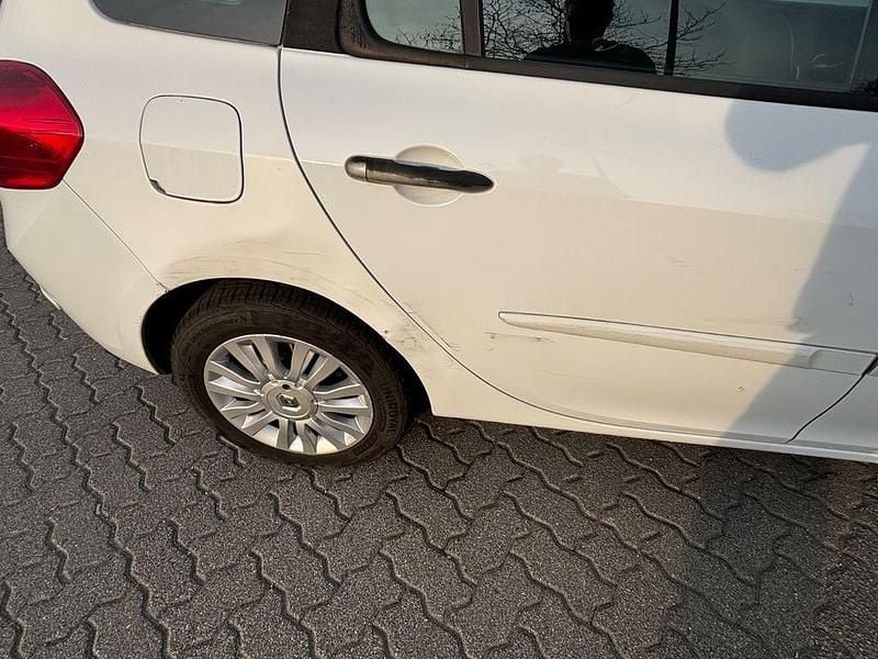 Gebraucht Renault Clio II Dynamique 75 PS (55 kW) 2009 Weiß Limousine