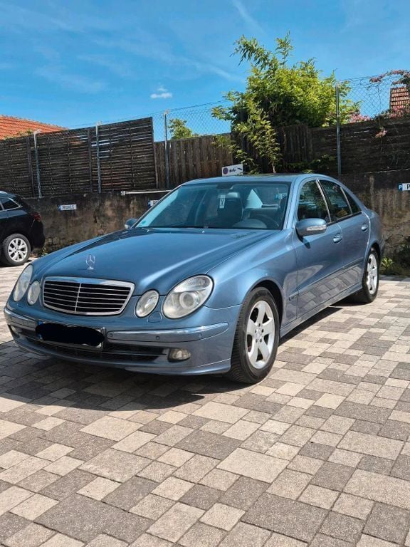 Blau Gebraucht 2006 Mercedes E200 Limousine | 3.699 € (Superpreis) - Bild 1/4