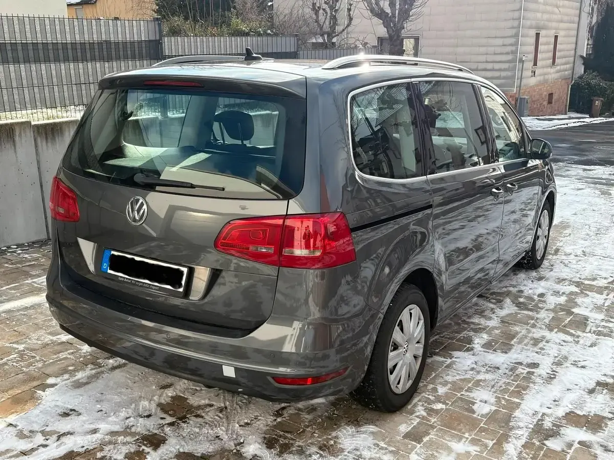 Gebraucht VW Sharan 140 PS (102 kW) 2013 Grau Van / Kleinbus