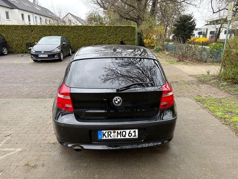 Gebraucht BMW 116 122 PS (89 kW) 2010 Schwarz Kleinwagen
