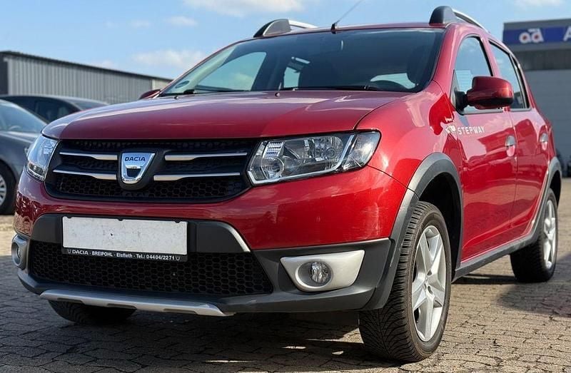 Gebraucht Dacia Sandero Stepway 90 PS (66 kW) 2014 Rot Limousine