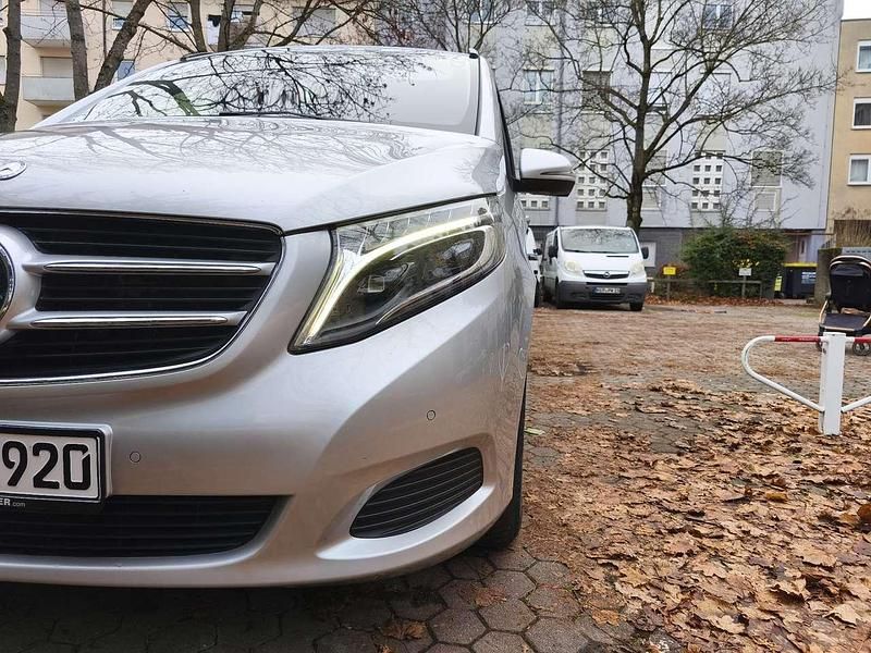 Gebraucht 2017 Mercedes V220 Van / Kleinbus | 31.500 € (Etwas zu teuer) - Bild 1/4