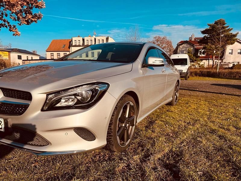 Gebraucht Mercedes CLA200 Shooting Brake 136 PS (100 kW) 2017 Grau Kombi