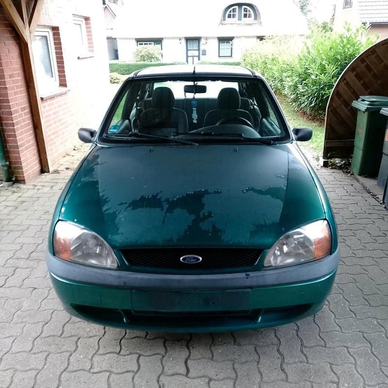 Grün Gebraucht 2001 Ford Fiesta Kleinwagen | 200 € (Superpreis) - Bild 1/4