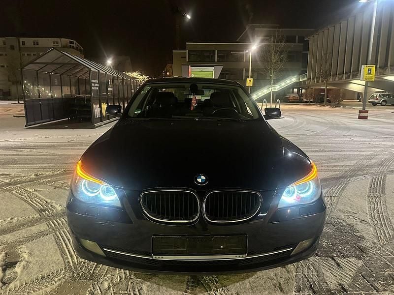 Blau Gebraucht 2008 BMW 520 Limousine | 3.300 € (Fairer Preis) - Bild 1/4