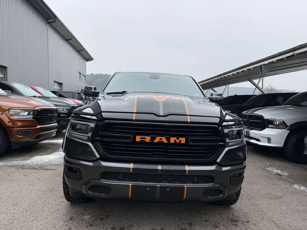 Gebraucht Dodge Ram 401 PS (294 kW) 2022 Grau Pickup