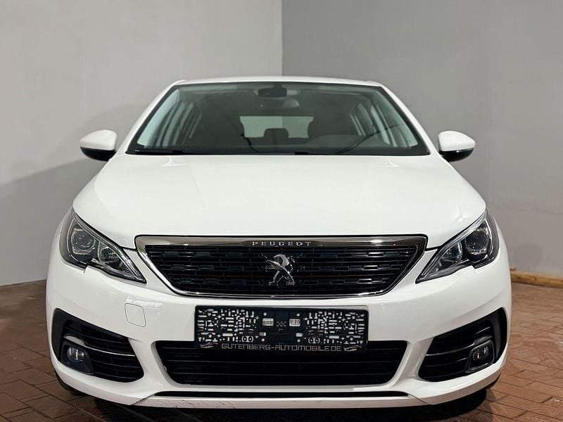 Gebraucht Peugeot 308 Active 131 PS (96 kW) 2021 Blanc banquise Limousine
