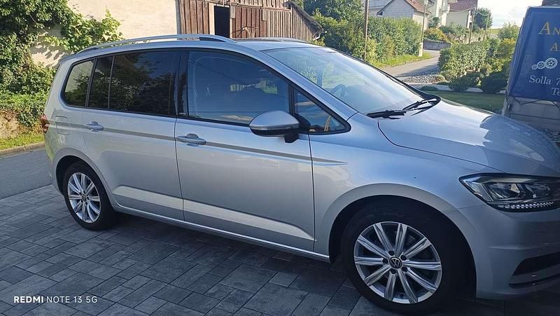 Silber Gebraucht 2021 VW Touran United Van / Kleinbus | 29.990 € (Teuer) - Bild 1/4