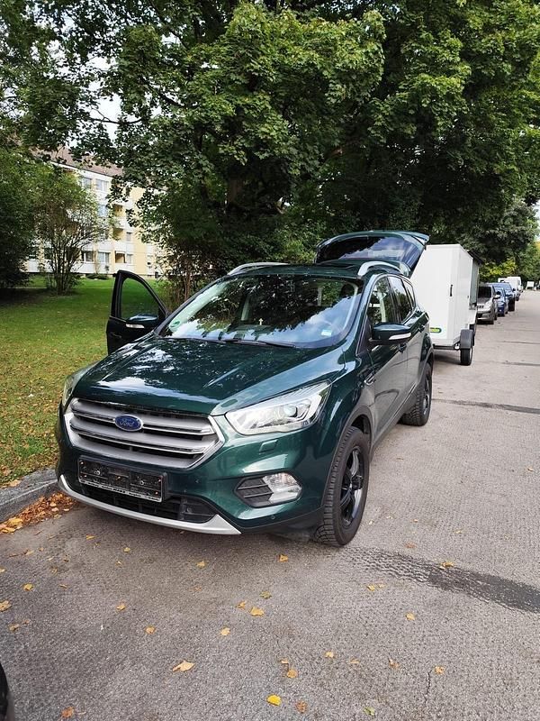 Gebraucht Ford Kuga 2017 Grün SUV