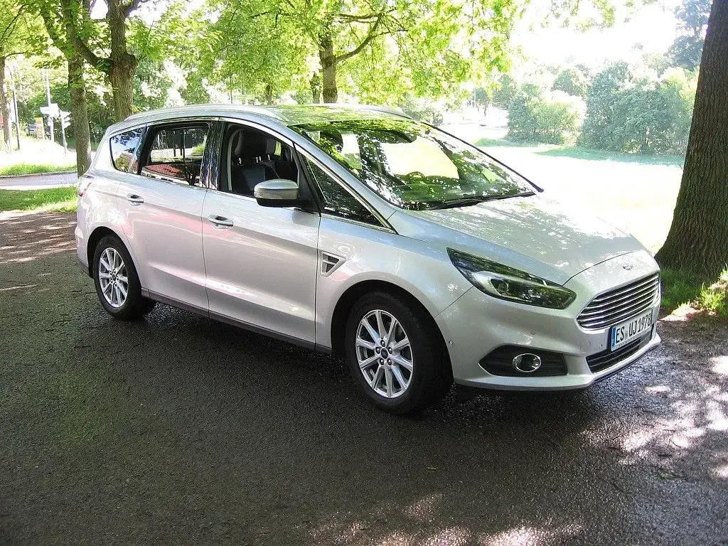 Gebraucht Ford S-MAX Titanium 179 PS (131 kW) 2017 Silber Van / Kleinbus