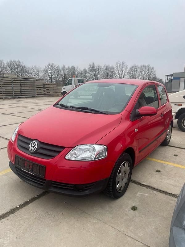 Rot Gebraucht 2009 VW Fox Kleinwagen | 800 € (Guter Preis) - Bild 1/4