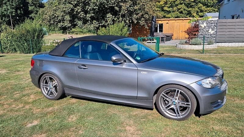 Silber Gebraucht 2010 BMW 118 Cabriolet M Performance Cabrio | 12.400 € (Etwas zu teuer) - Bild 1/4