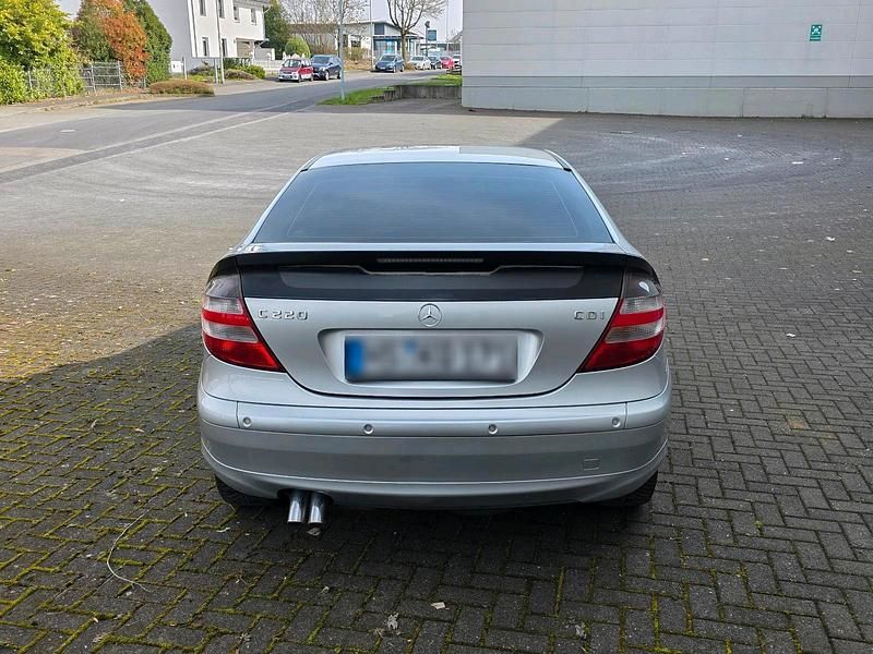 Gebraucht Mercedes C220 150 PS (110 kW) 2004 Silber Coupé