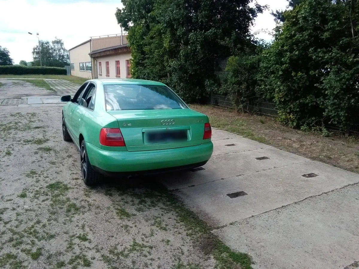 Second-hand Audi A4 150 CP (110 kW) 1997 Verde Berlinǎ