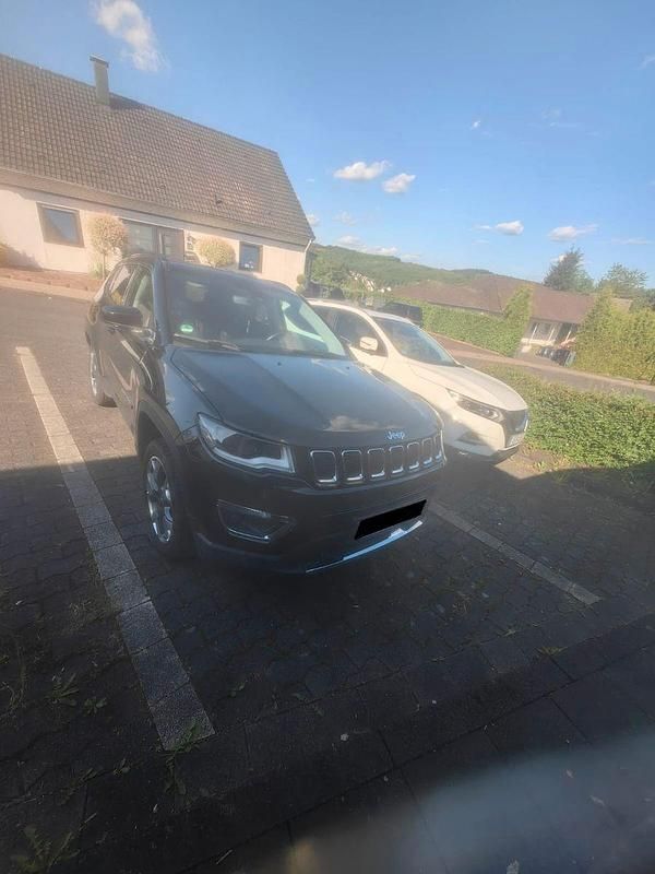Gebraucht Jeep Compass Limited 170 PS (125 kW) 2019 Schwarz SUV
